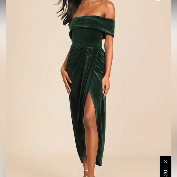 Lulu's I'm Enchanted Emerald Green Velvet Off-the-Shoulder Maxi Dress Size Med - Picture 1 of 6